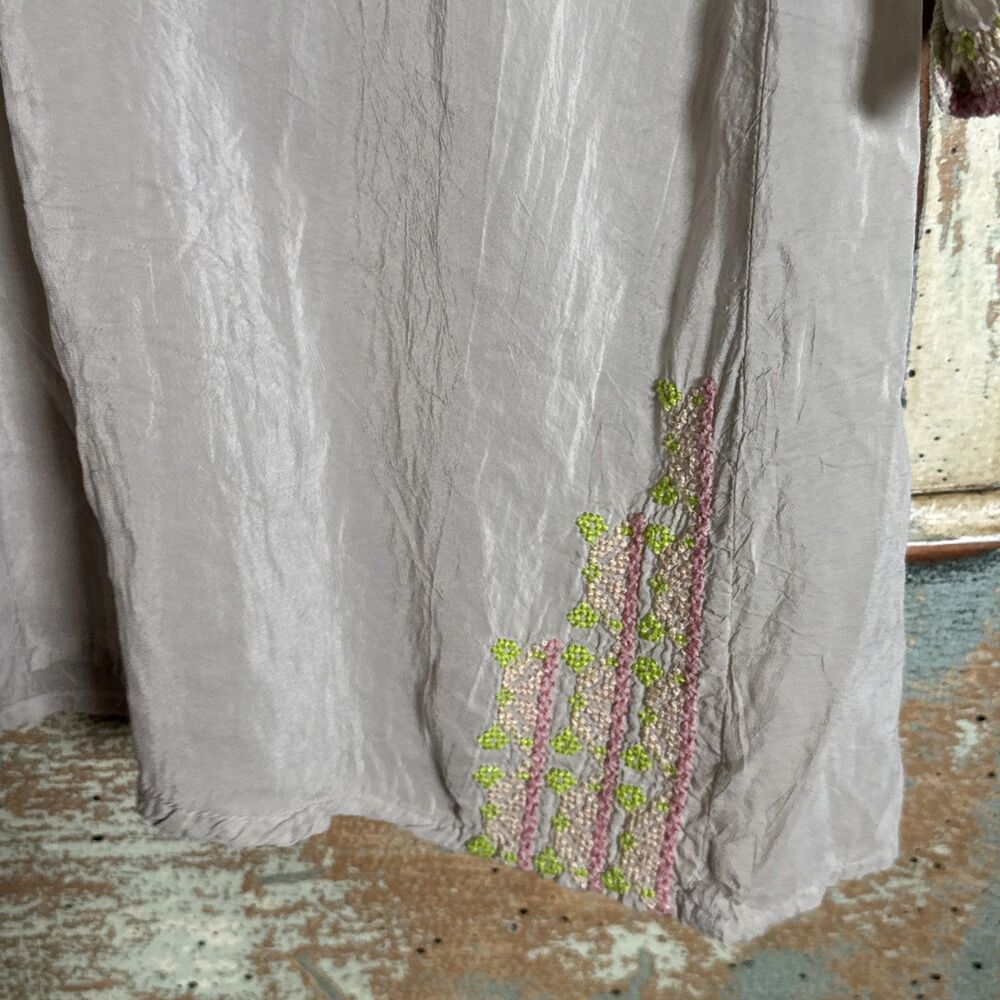 Johnny Was Taupe Top V Neck Extensive Floral Embroidery Large SEE LISTING - Picture 15 of 16
